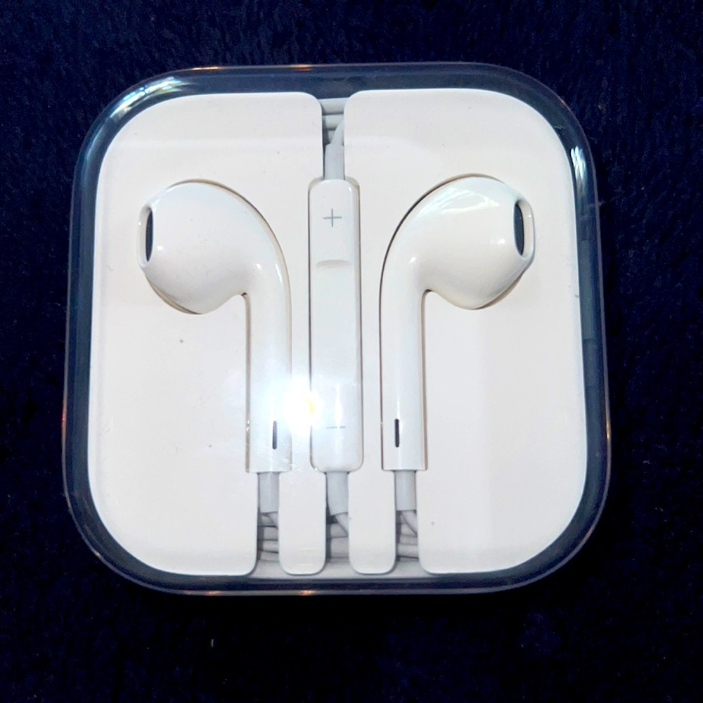 Iphone wired ear buds